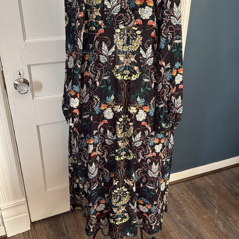 Floral Zara Dress. Very adorable and great for any occasion. NWT. Size S - Picture 4 of 7